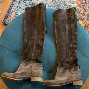 Suede over the knee slouchy booths.